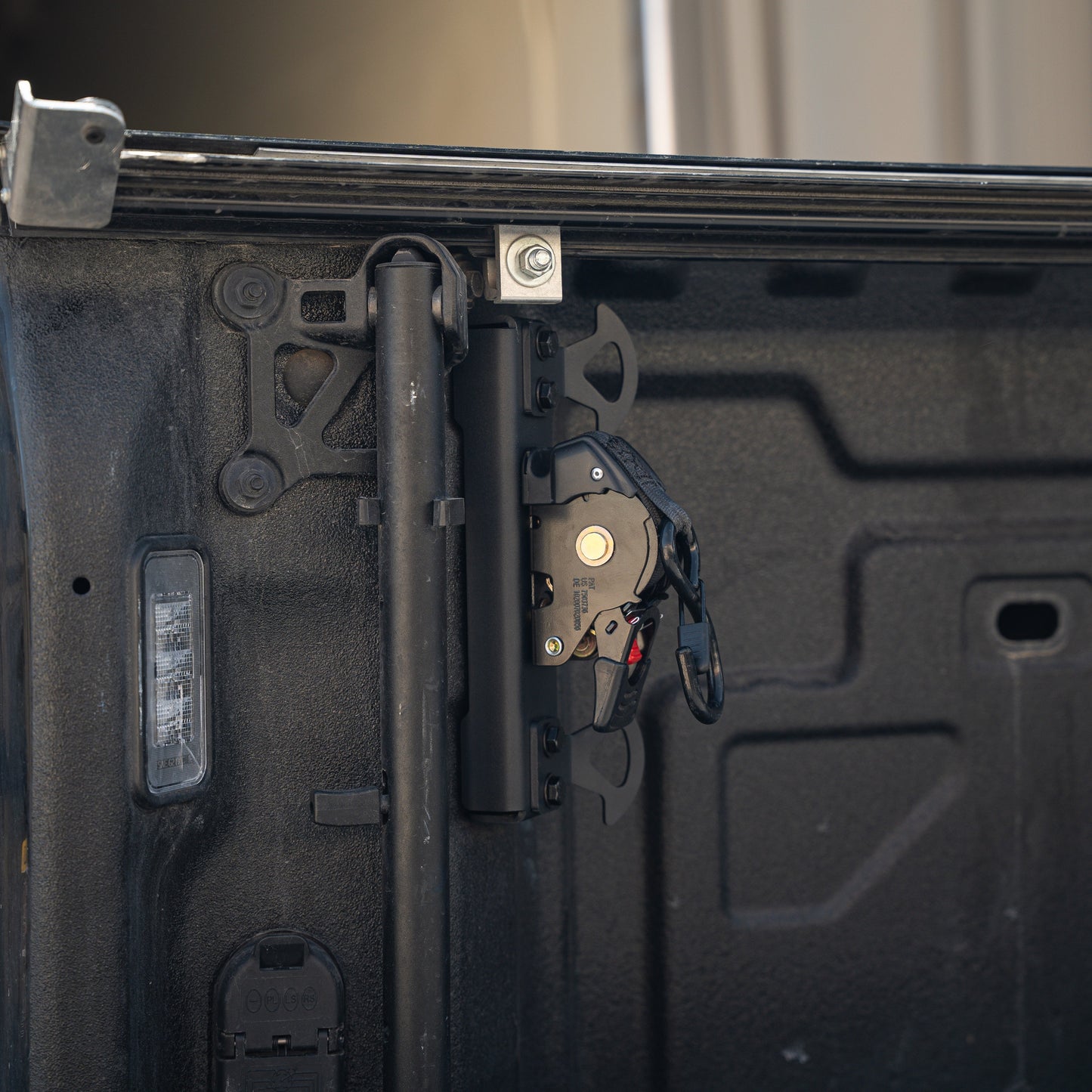 Integral Straps - Chevrolet Silverado & GMC Sierra - (1500 2019+, HD 2020+)